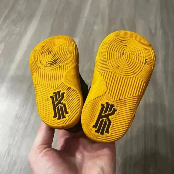 Nike Kyrie 2 Cavs Size 5C Color Blue and Yellow - Picture 5 of 6